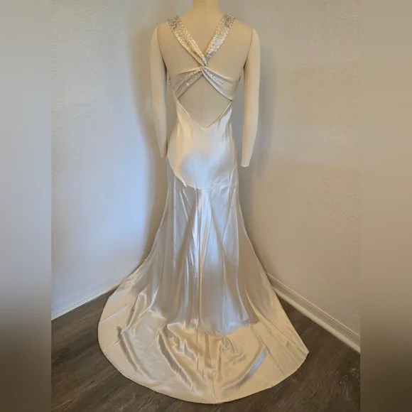 Jenny Packham Wedding Dress - Picture 4 of 16